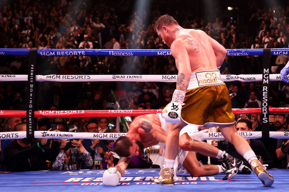 WATCH: Spurs Coyote gives boxing star Canelo Alvarez a Fiesta